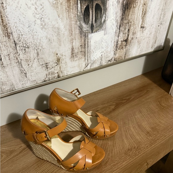 Michael Kors Tan Jet Set Leather Wedge Sandals - Picture 4 of 8